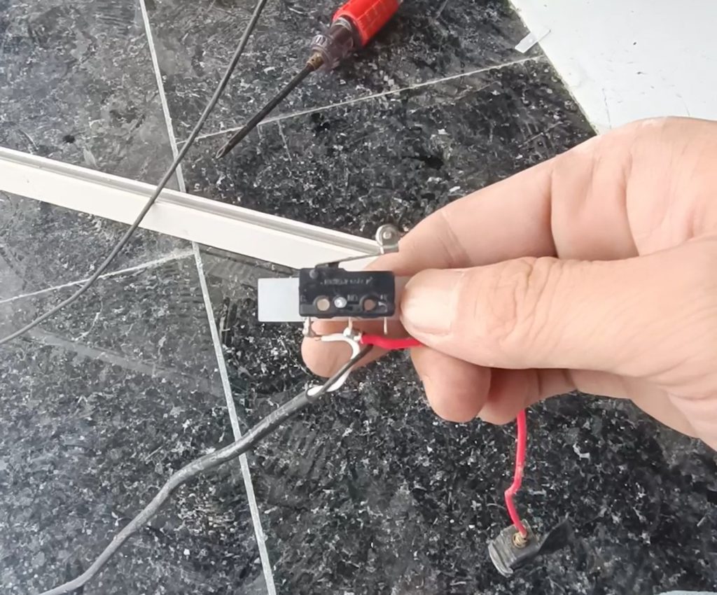 Rơle cảm biến đảo chiều có dây