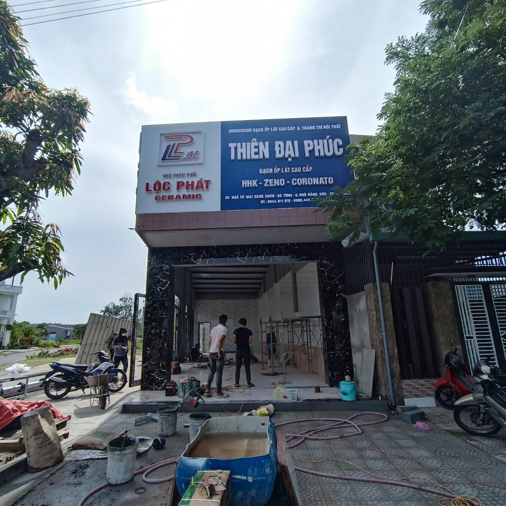 Hoàn thiện cửa cuốn khe thoáng E52 tại showroom VLXD Thiên Đại Phúc – Mai Đăng Chơn, Ngũ Hành Sơn, Đà Nẵng