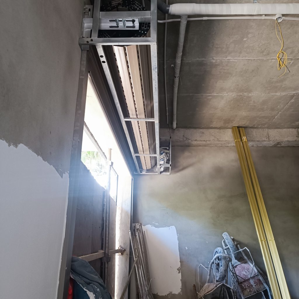 Thi cong cửa cuốn khe thoáng M70 Cẩm Lệ Đà Nẵng