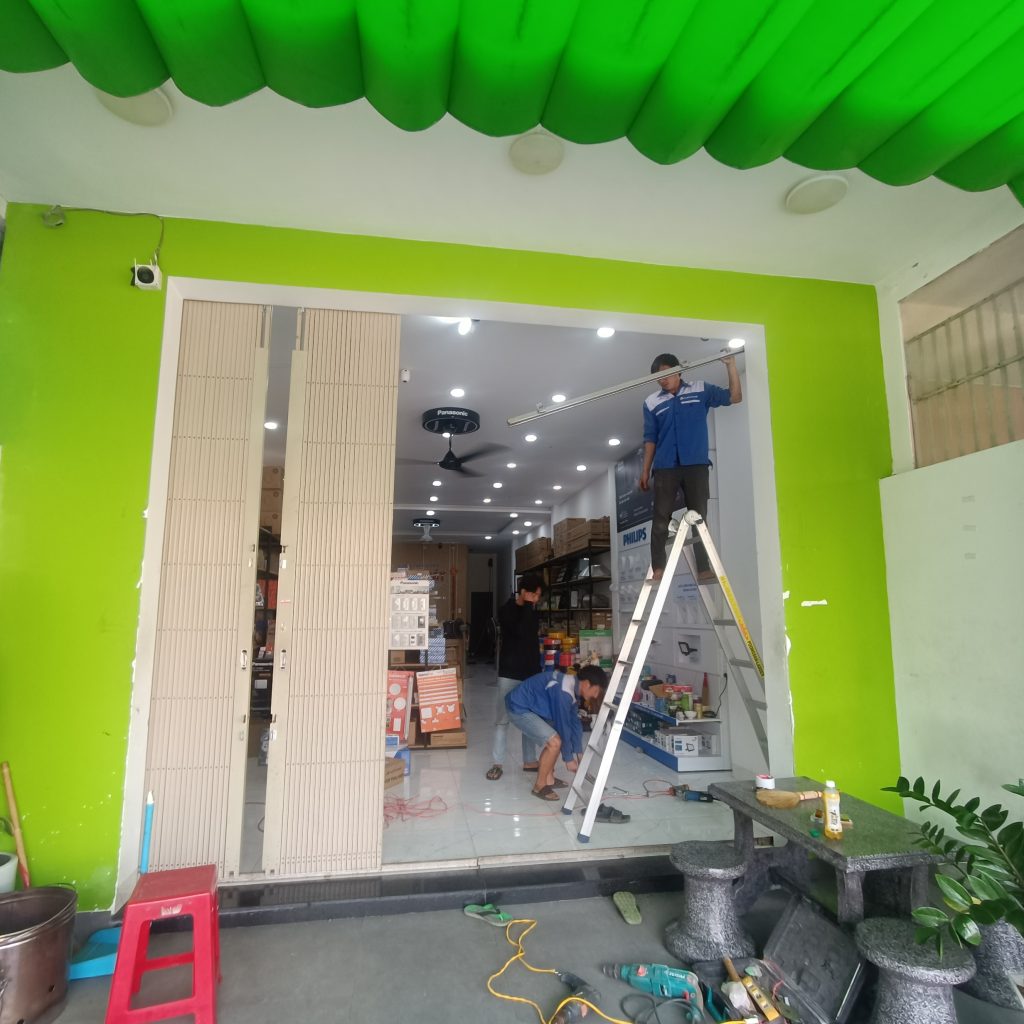 Đội ngũ thi công cửa cuốn Austdoor tại Cẩm Lệ Đà Nẵng