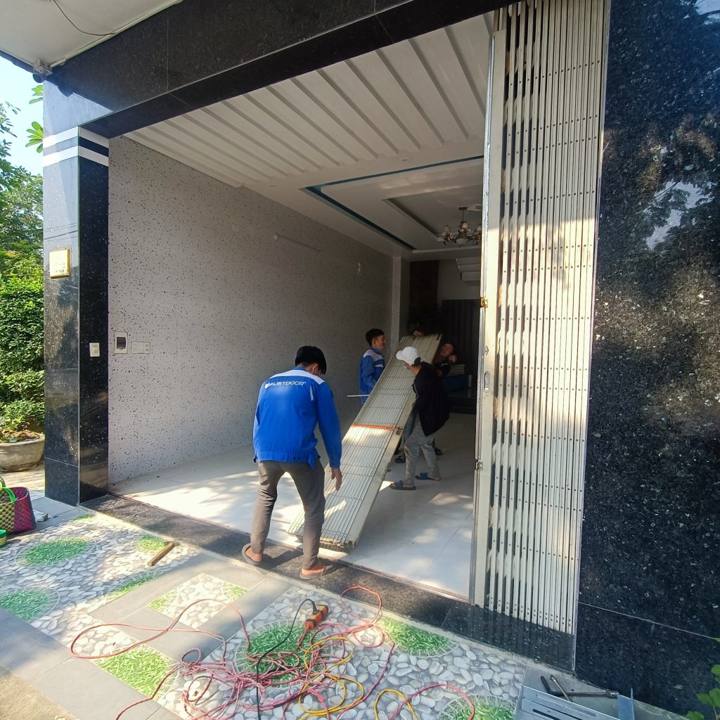 Đội ngũ thi công cửa cuốn Austdoor tại Hòa Khánh Đà Nẵng
