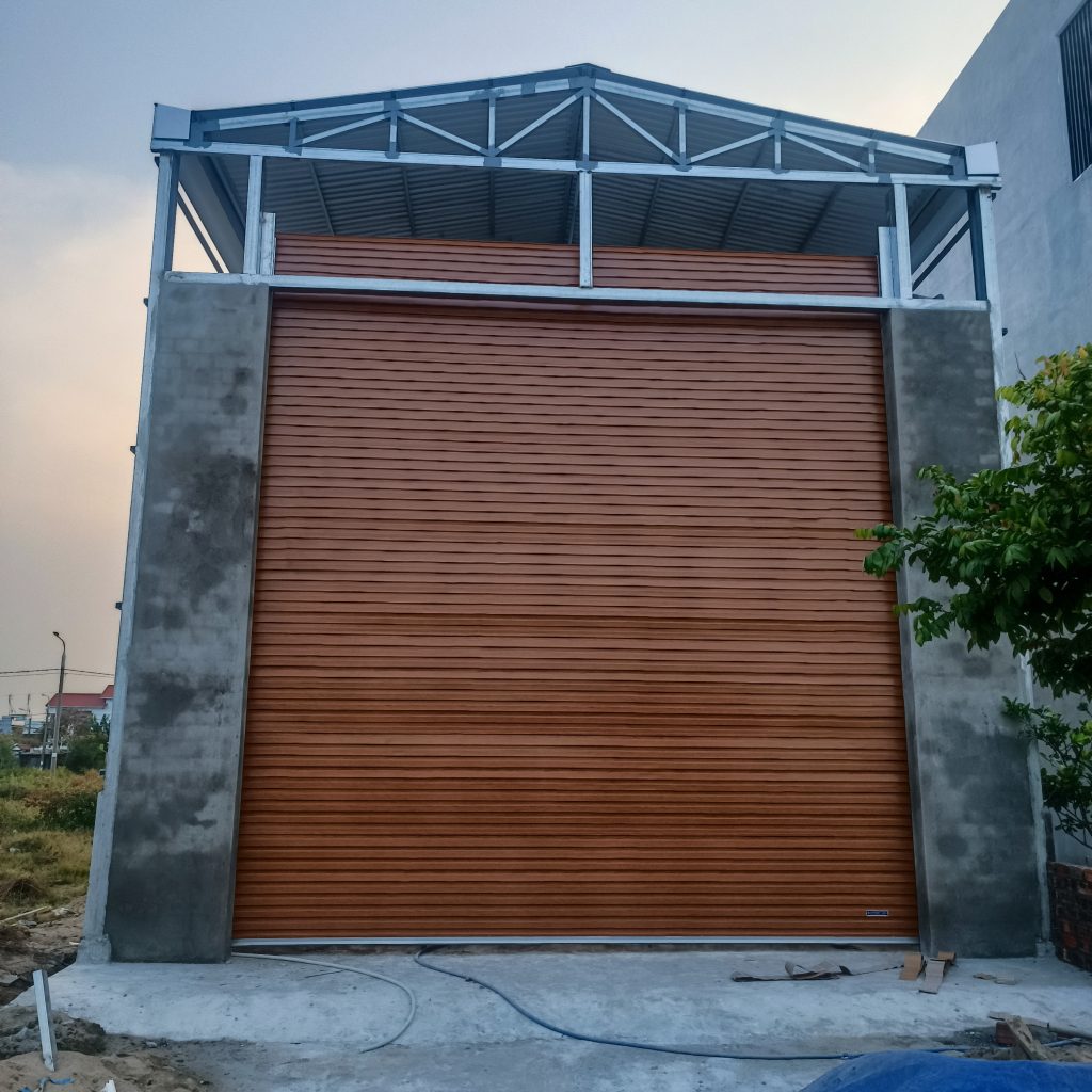 Lắp đặt cửa cuốn tấm liền Austdoor tại Ngũ Hành Sơn Đà Nẵng