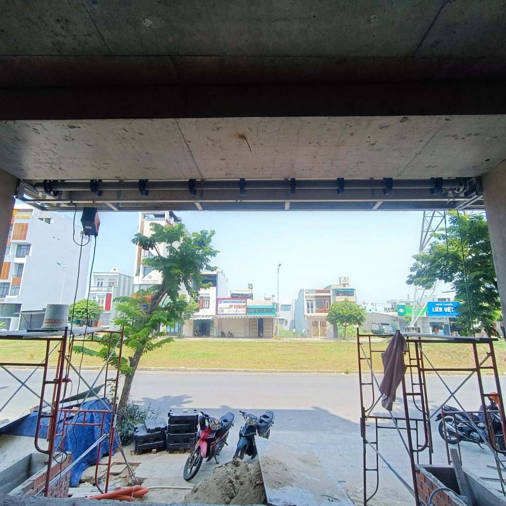 Hoàn thiện cửa cuốn khe thoáng E52 tại Cẩm Lệ Đà Nẵng Hoàn thiện cửa cuốn khe thoáng E52 tại Cẩm Lệ Đà Nẵng