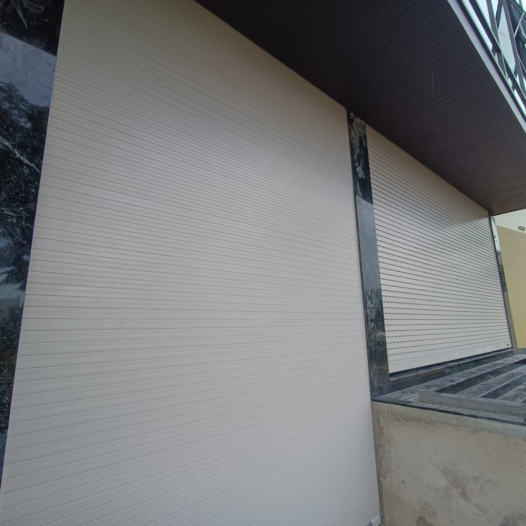 Cửa cuốn Austdoor E50i Cửa cuốn khe thoáng Eco E50i